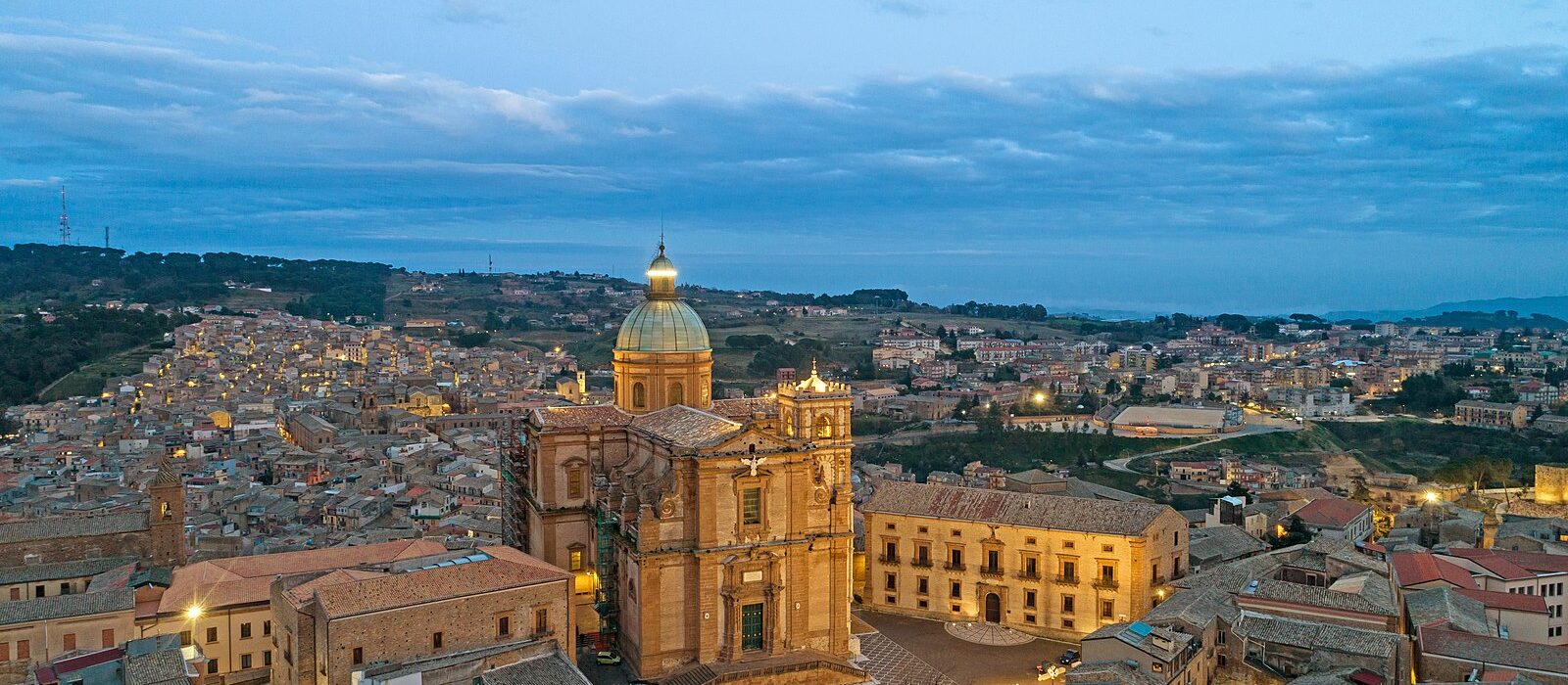 Intorno a Caltagirone, democrazia partecipata a corrente alternata