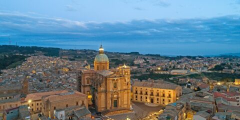 Intorno a Caltagirone, democrazia partecipata a corrente alternata